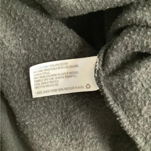 It’s a Krystal thing graphic crop unfinished hem hoodie (Preowned) - Picture 4 of 4